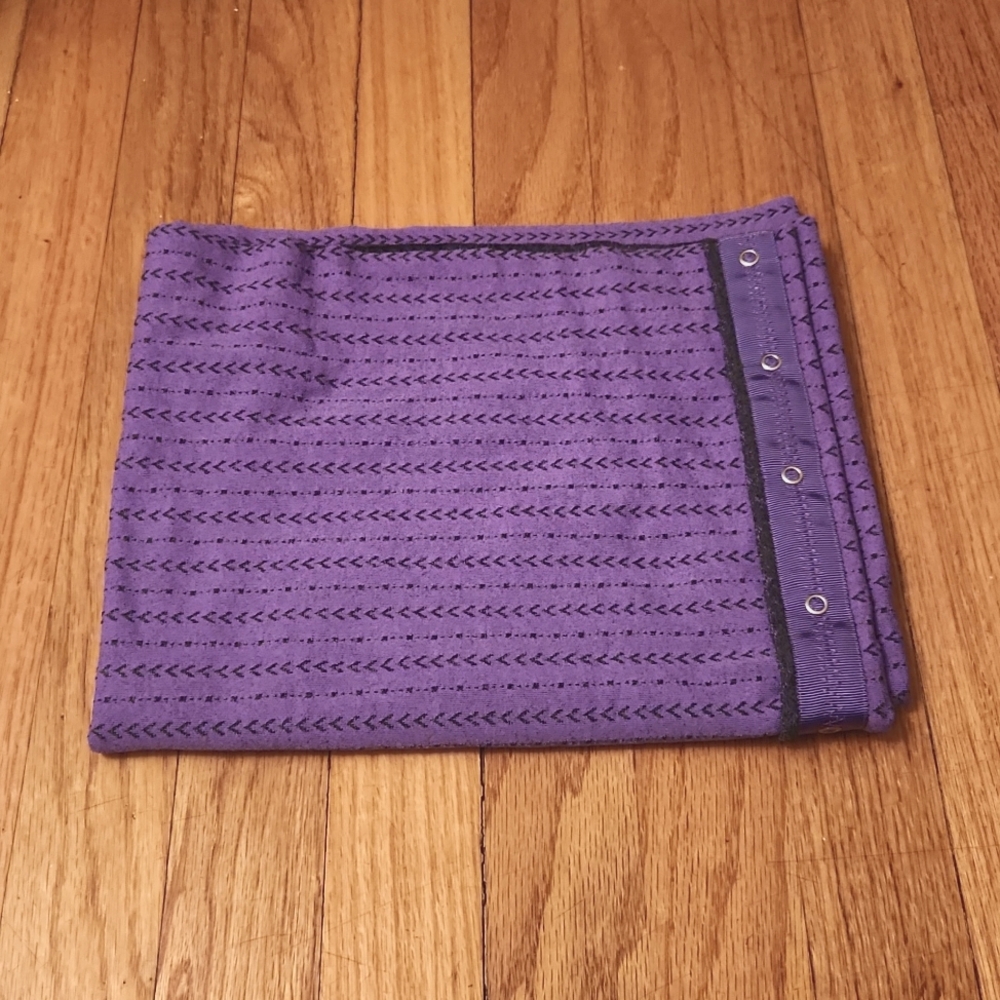 Iviva scarf with buttons